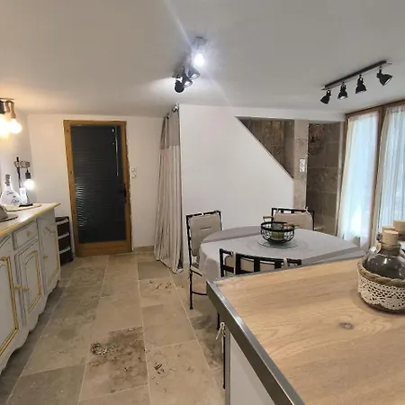 Maison Etona *